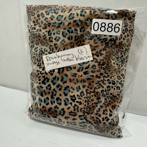 VTG Donnkenny Classics Button Crinkle Top L Artsy Abstract Animal Print Mob Wife - Picture 10 of 10